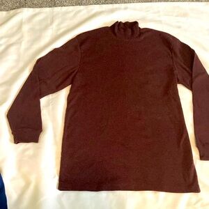 Men’s M burgundy Cambridge Classics Mock turtleneck in excellent condition